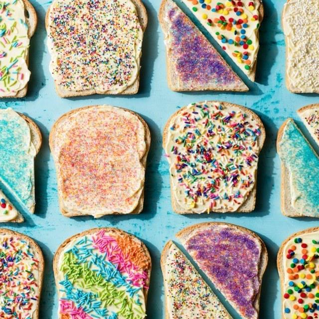 ตัวอย่าง ภาพหน้าปก:สุดว้าว!! ไอเดีย Sprinkle Toast Sandwich ขนมปังอาหารเช้าสุดฟรุ้งฟริ้ง อร่อยง่ายคลายหิว