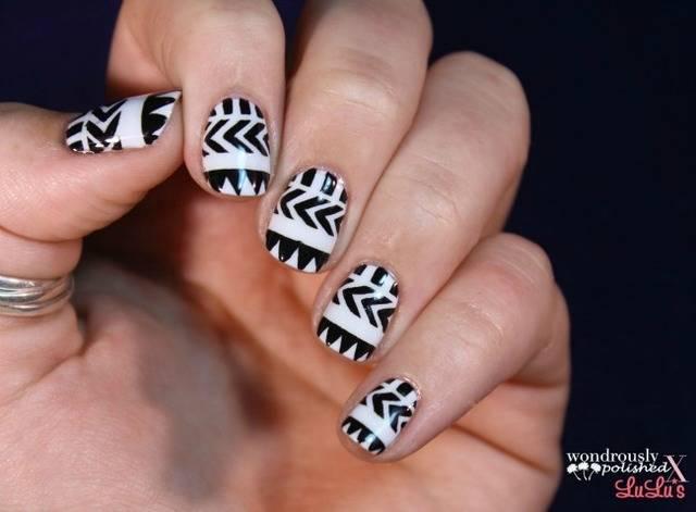 รูปภาพ:http://shortnaildesigns.net/wp-content/uploads/2015/02/geometric-black-and-white-nail-design.jpg