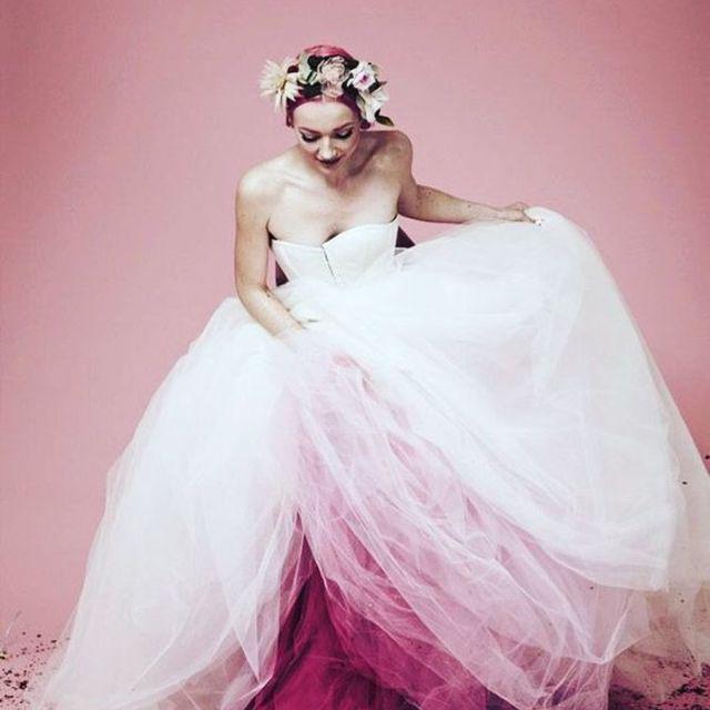 ตัวอย่าง ภาพหน้าปก:สวยเวอร์ 20 ไอเดีย 'ombre wedding dress' ชุดแต่งงานสองเฉดสี สวยเรียบหรูดูแพง