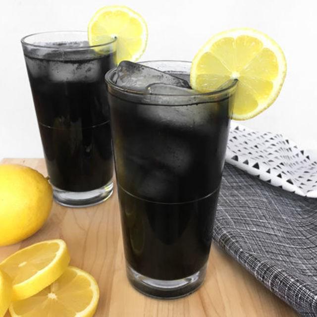 ภาพประกอบบทความ เก๋เวอร์ สูตรเครื่องดื่ม 'Black Lemonade น้ำเลมอนเนดสีดำ' เข้าธีมเทศกาลฮาโลวีน