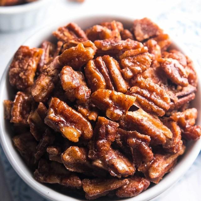 ภาพประกอบบทความ Easiest Candied Pecans สูตรทำถั่วพีแคนเคลือบคาราเมลแบบง่ายดาย หม่ำวนไปไม่มีเบื่อสุดๆ #ขอตามใจปากหน่อยนะ