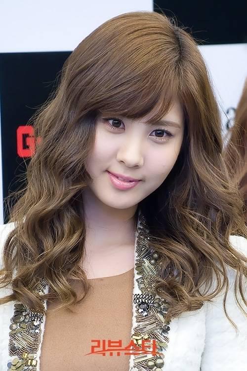 รูปภาพ:http://images6.fanpop.com/image/photos/32900000/seohyun-new-hair-style-so-cute-kpop-4ever-32946472-500-750.jpg