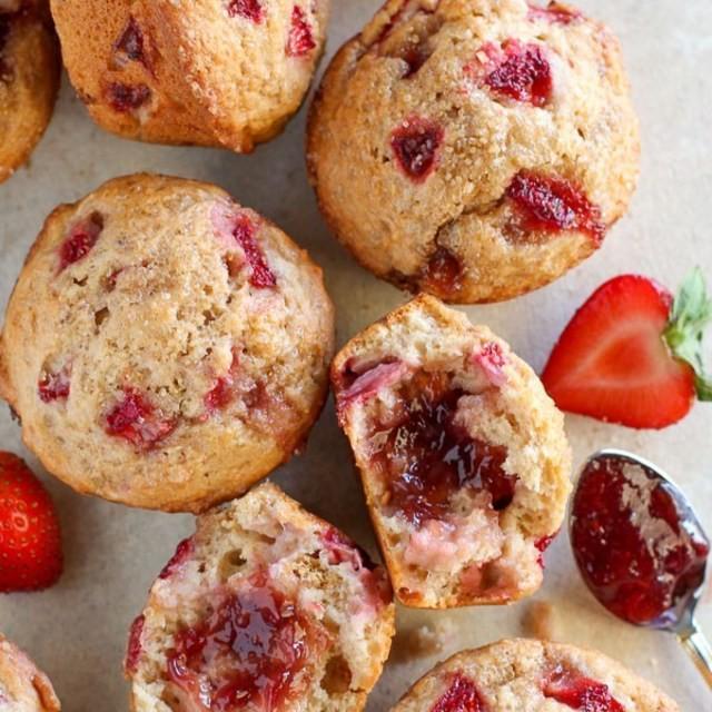 ภาพประกอบบทความ ชวนทำ 'STRAWBERRY YOGHURT MUFFIN' มัฟฟินสตรอว์เบอร์รี่พอดีคำ อร่อยล้ำเต็มรส