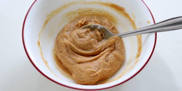 รูปภาพ:http://img.werecipes.com/wp/wp-content/uploads/2015/03/puffed-rice-peanut-butter-balls-recipe-steps-mix.jpg
