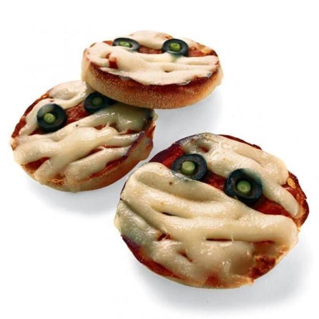 รูปภาพ:http://thumbs.ifood.tv/files/image/2e/00/537129-halloween-pizza-mummy.jpg