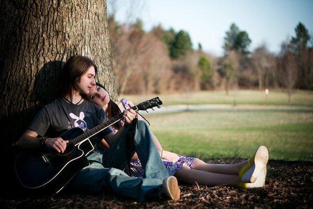 รูปภาพ:http://true-love.in/wp-content/uploads/2012/05/couple-in-love-with-guitar1.jpg
