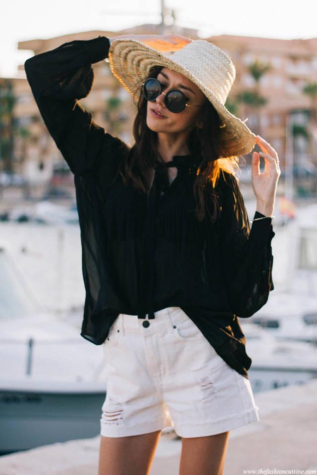 รูปภาพ:http://www.thefashioncuisine.com/wp-content/uploads/2015/06/wide-brim-straw-hat-chiffon-black-blouse-white-zara-ripped-shorts-fashion-blogger-4.jpg