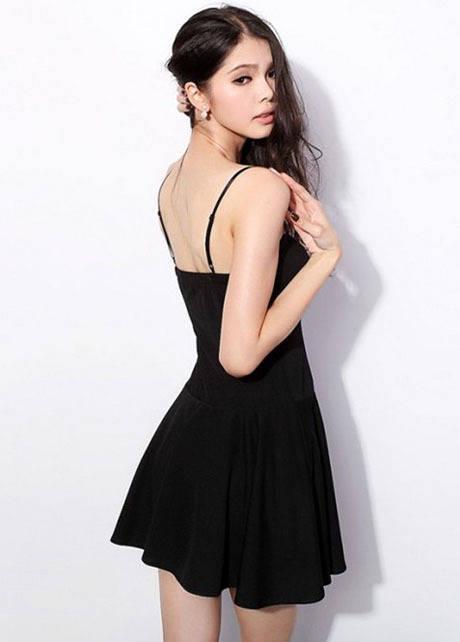 รูปภาพ:http://www.minidressonline.com/images/Little-Black-Dresses/Above-Knee-Spaghetti-Strap-Design-Woman-Black-Dress-4171.jpg