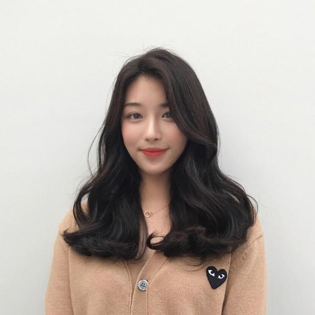 ภาพประกอบบทความ ไอเดียผมดัดลอนสุดหวาน "Loose Curls Hair" จาก IG : jooyeonking