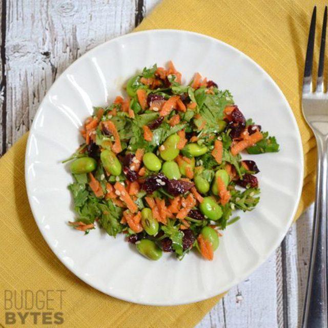 ภาพประกอบบทความ Orange Balsamic Cilantro Salad สลัดผักชีสูตรใหม่ไม่ซ้ำใคร กินได้บ่อย ไม่ต้องคอยนับแคล