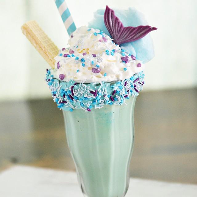 ตัวอย่าง ภาพหน้าปก:Mermaid Ice Cream Dream Shake เมนูมิลค์เชคนางเงือกสุดฟิน อร่อยเพลินเกินห้ามใจไหว