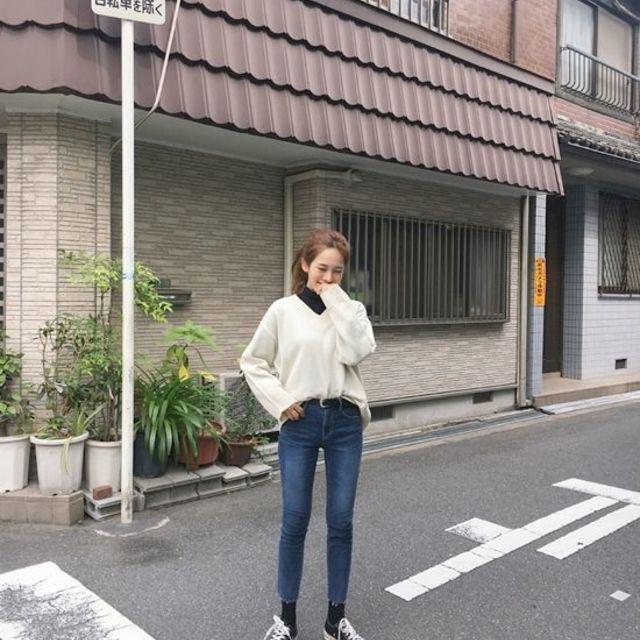 ภาพประกอบบทความ ไอเดียแมทช์ 'กางเกงยีนส์' สวยดูดี แบบสาวเกาหลี #อากาศไม่หนาวก็ใส่ได้ 