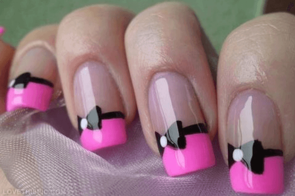 รูปภาพ:http://www.prettydesigns.com/wp-content/uploads/2015/09/French-Manicure-for-Bow-Nails.png
