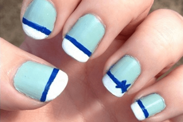 รูปภาพ:http://www.prettydesigns.com/wp-content/uploads/2015/09/Striped-Blue-Bow-Nails.png