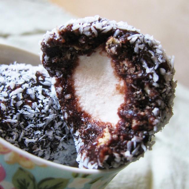 ภาพประกอบบทความ Marshmallow Cocoa Treats ขนมอร่อยขนาดพอดีคำ สำหรับสาวกช็อกโกแลต 😍❤