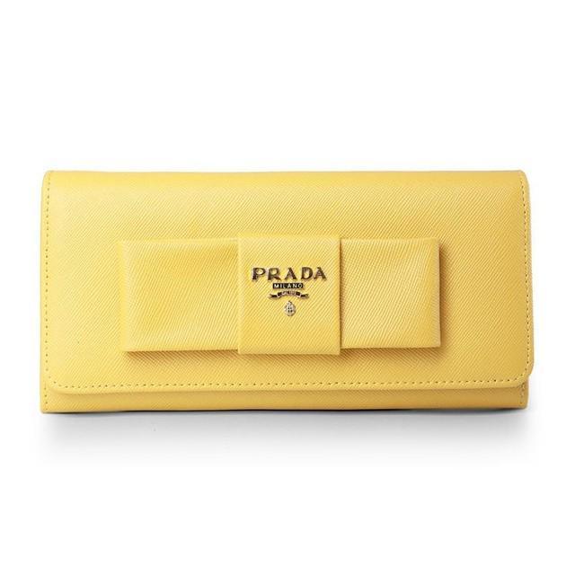 รูปภาพ:http://www.replicatophandbags.com/media/catalog/product/cache/1/image/9df78eab33525d08d6e5fb8d27136e95/p/r/prada_saffiano_bow_cow_wallet_yellow_1.jpg