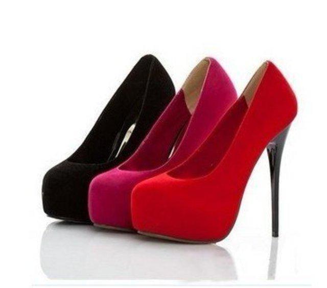 รูปภาพ:http://i01.i.aliimg.com/wsphoto/v2/622416081_1/It-Girl-Suede-Super-High-Stiletto-Heels-With-Concealed-Platform-And-Low-Cut-Vamp-3Colors-US.jpg