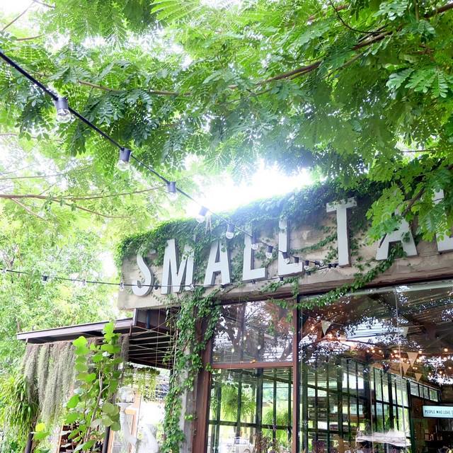 ภาพประกอบบทความ คาเฟ่สไตล์วินเทจ ธรรมชาติ "Small Talk" Cafe & Hang out กับเมนูอาหารให้เลือกสรรมากมาย