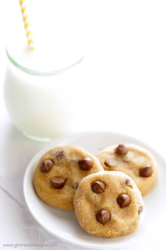 รูปภาพ:http://www.gimmesomeoven.com/wp-content/uploads/2013/12/4-Ingredient-Peanut-Butter-Chocolate-Cookies-5.jpg