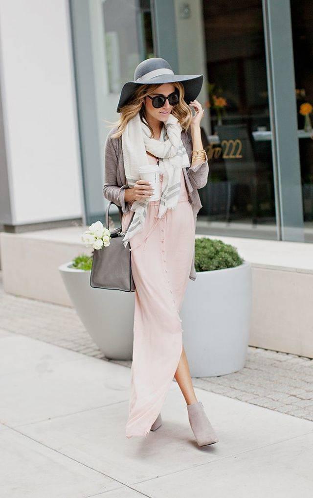 รูปภาพ:https://cdn.lookastic.com/looks/cardigan-maxi-dress-ankle-boots-tote-bag-hat-scarf-sunglasses-original-4299.jpg