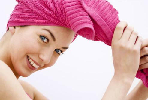 รูปภาพ:http://img.webmd.com/dtmcms/live/webmd/consumer_assets/site_images/articles/health_tools/hair_secrets_slideshow/photolibrary_rf_photo_of_woman_towel_drying_hair.jpg