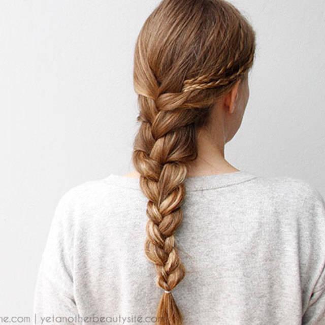 ภาพประกอบบทความ How to ถักเปีย ง่ายๆ ด้วยทรงผมเปีย 'Twist French Braid'