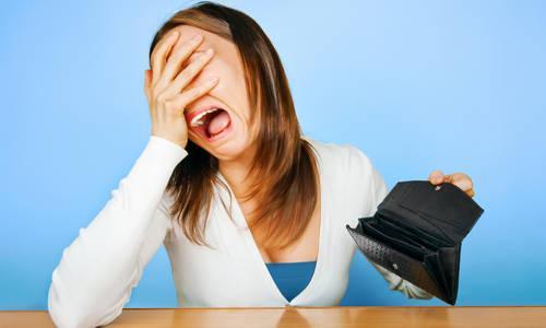 รูปภาพ:http://cdn2.thegrindstone.com/wp-content/uploads/2013/10/crying-woman-with-empty-wallet.jpg