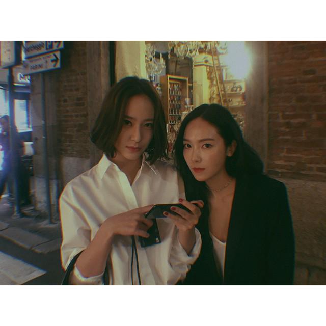 ภาพประกอบบทความ ส่องประวัติ สองพี่น้องตระกูล Jung 'Jessica & Krystal' ที่มีความยูนีคจนใครๆ ต้องหลงรัก ⭐  