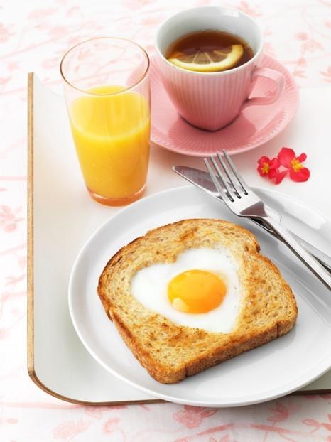 รูปภาพ:http://www.farmpride.com.au/wp-content/uploads/2014/09/egg-in-a-nest-toast-EgginaNestToast371.jpg