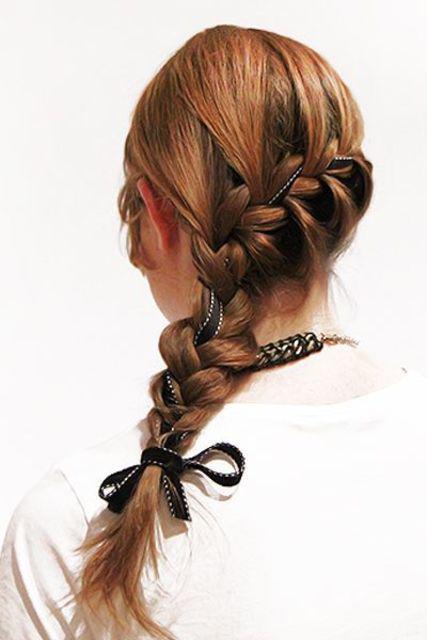 รูปภาพ:http://glamradar.com/wp-content/uploads/2015/03/ribbon-black-and-white-and-braids.jpg