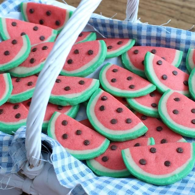 ภาพประกอบบทความ คุกกี้แตงโม แสนเก๋ "Watermelon Cookies" น่ารักจนแทบไม่กล้ากิน