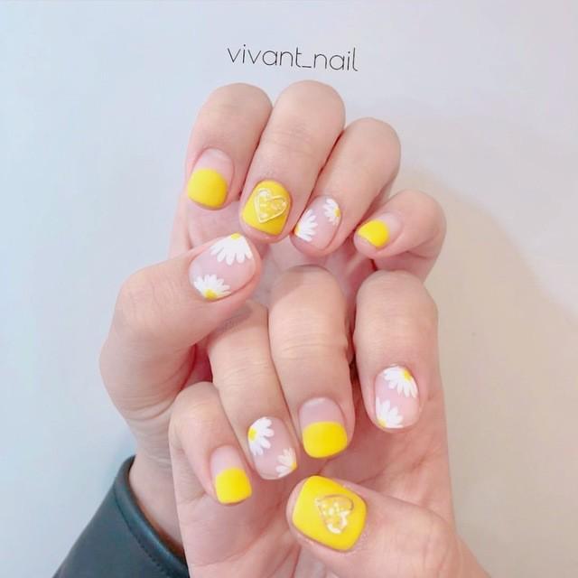 ภาพประกอบบทความ แจกไอเดียเล็บเจล 'โทนสีเหลือง' แจกความสดใส จาก IG : vivan_nail