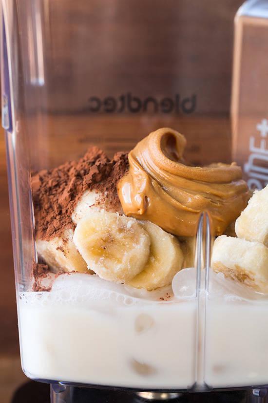 รูปภาพ:http://www.cookingclassy.com/wp-content/uploads/2015/02/chocolate-peanut-butter-banana-breakfast-smoothie2-srgb.1.jpg
