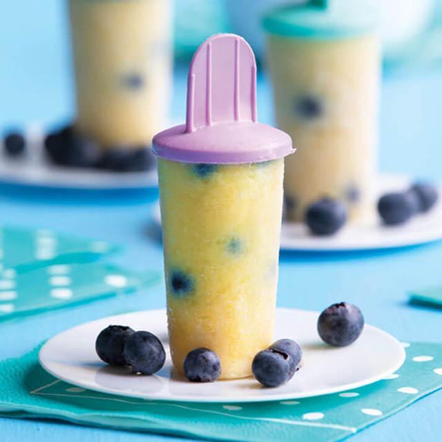 ภาพประกอบบทความ ร้อนแล้วไงใครแคร์! แจกสูตร Blueberry Mango Popsicle หวานเย็นสูตรเด็ด ทำง่ายคลายร้อน