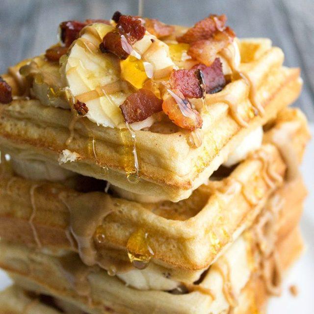 ภาพประกอบบทความ Elvis Waffles สูตรวาฟเฟิลเอลวิสรสเด็ด หวานมันสุดฟิน ชิ้นเดียวไม่เคยพอ 