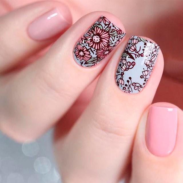 ภาพประกอบบทความ แอบส่อง! ไอเดียเพ้นทเล็บ Floral Nail แต่งปลายนิ้วให้ผลิบานไปด้วยดอกไม้