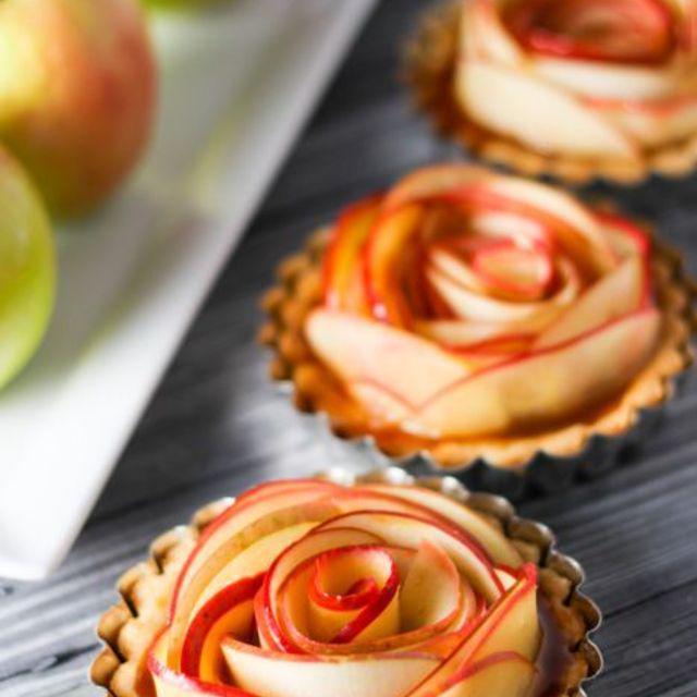 ภาพประกอบบทความ 20 ไอเดีย "Apple Desserts" จับผลไม้สีแดงมาทำเป็นขนมหวาน!