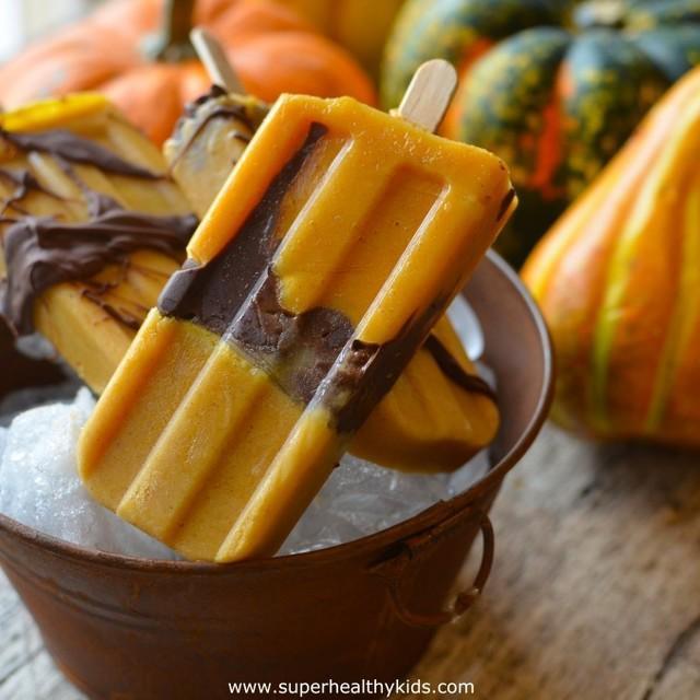 ภาพประกอบบทความ อร่อยรัว ๆ กับไอติมแท่งสูตรเด็ด Pumpkin Chocolate Popsicle Recipe