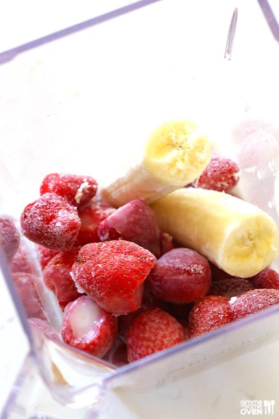 รูปภาพ:http://www.gimmesomeoven.com/wp-content/uploads/2014/04/Strawberry-Banana-Smoothie-6.jpg
