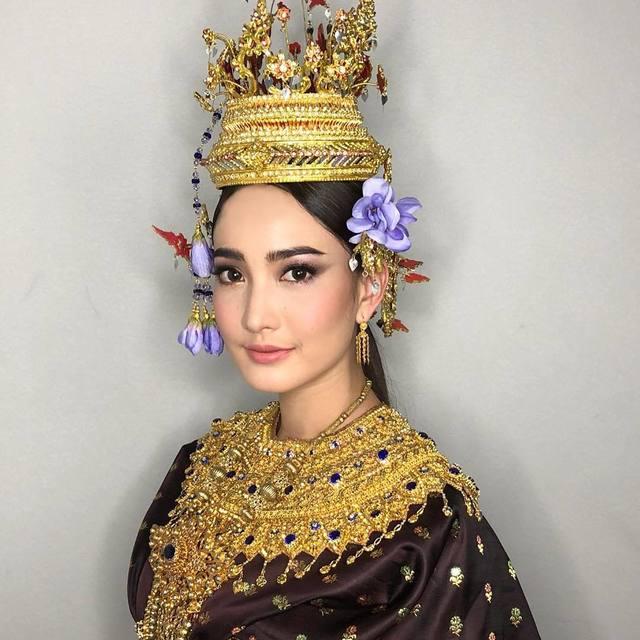 ภาพประกอบบทความ สวยสง่า ใน "ชุดไทย" ของนางเอกหน้าหวาน "แต้ว ณฐพร" งามอย่างกับนางในวรรณคดี