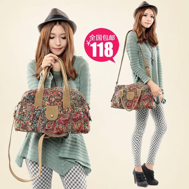 รูปภาพ:http://i01.i.aliimg.com/wsphoto/v0/873189957/2013-new-handbags-Fashion-vintage-women-s-handbag-preppy-style-messenger-bag-national-trend-print-handbag.jpg