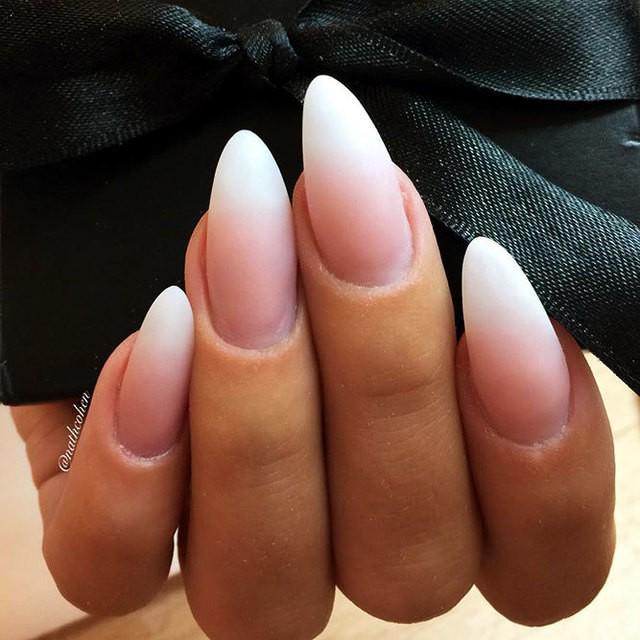 รูปภาพ:http://glaminati.com/wp-content/uploads/2018/03/almond-shaped-nails-long-white-pink-nude-matte-french-design.jpg