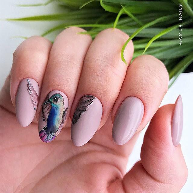 รูปภาพ:http://glaminati.com/wp-content/uploads/2018/03/almond-shaped-nails-pink-nude-medium-matte-bird-art-design.jpg