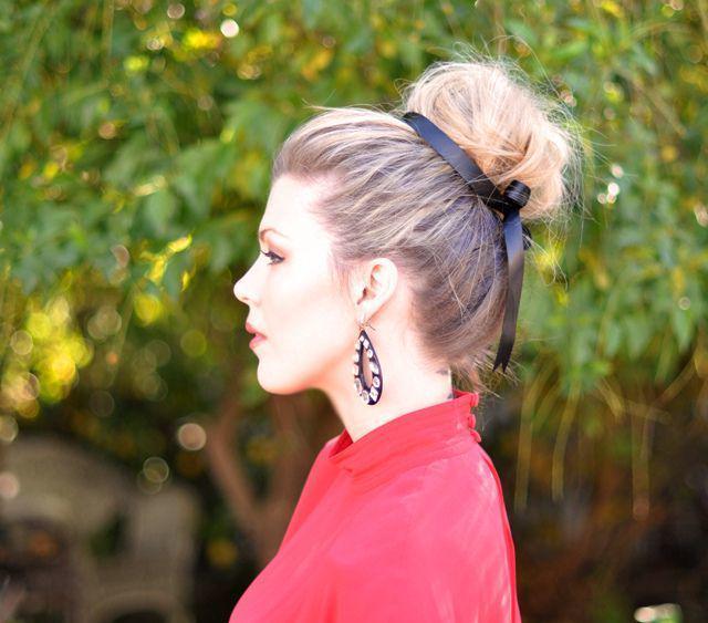 รูปภาพ:http://glamradar.com/wp-content/uploads/2014/12/top-knot-and-black-bow.jpg