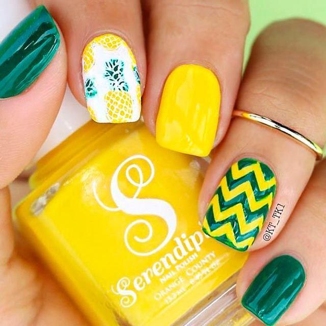 รูปภาพ:https://naildesignsjournal.com/wp-content/uploads/2018/04/chevron-pattern-nails-squoval-green-yellow-pineapple.jpg