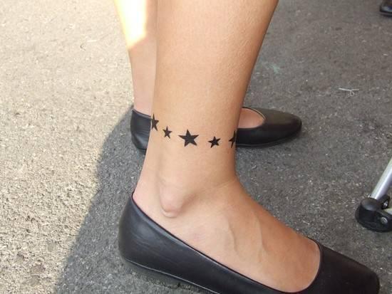 รูปภาพ:http://fabulousdesign.net/wp-content/uploads/2015/03/Stars-Anklet-Tattoo-for-Women.jpg