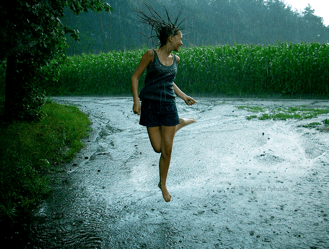 รูปภาพ:https://inspiredearthconnection.files.wordpress.com/2014/06/woman-dancing-in-rain2.png