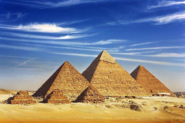 รูปภาพ:https://www.planetware.com/photos-large/EGY/egypt-cairo-pyramids-of-giza.jpg