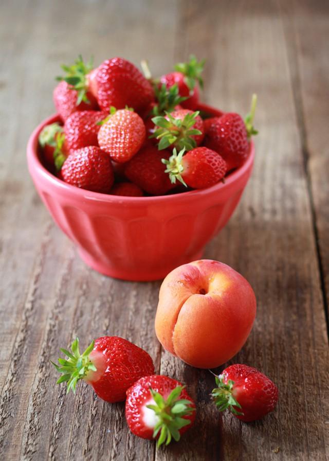 รูปภาพ:https://www.kitchentreaty.com/wp-content/uploads/2014/06/Strawberry-Apricot-Sunrise-Smoothie-2.jpg