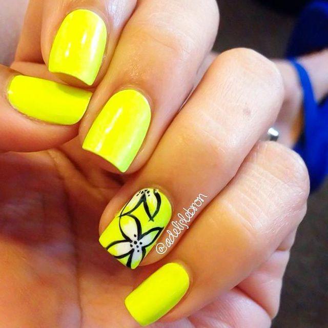รูปภาพ:https://naildesignsjournal.com/wp-content/uploads/2018/05/yellow-flowers-nails-square-neon-black-hand-painted.jpg